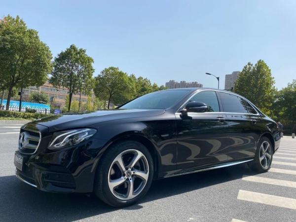 奔驰 奔驰E级  2019款 E 260 L 运动型 4MATIC