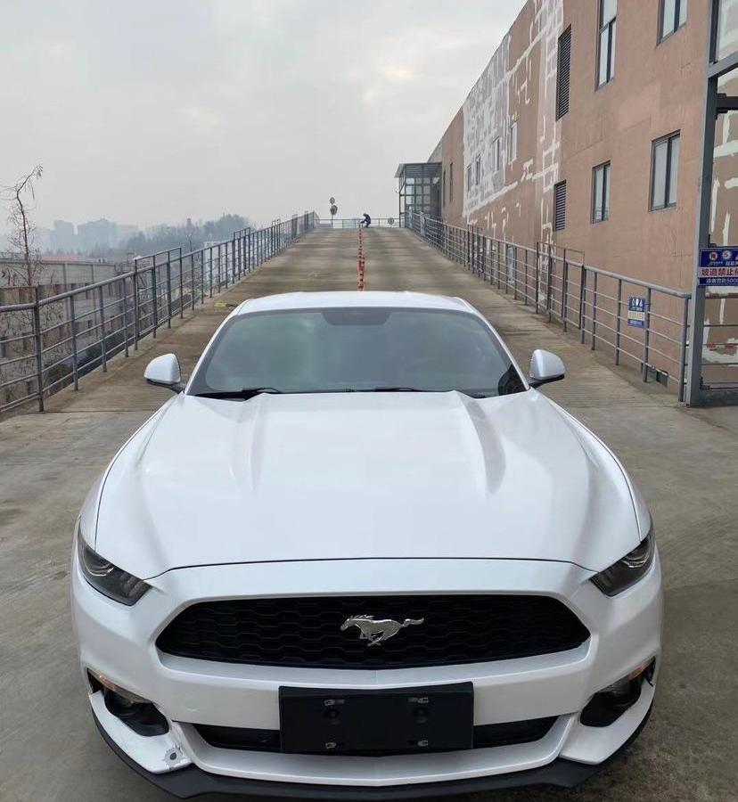 青岛2016年5月福特野马白色手自一体