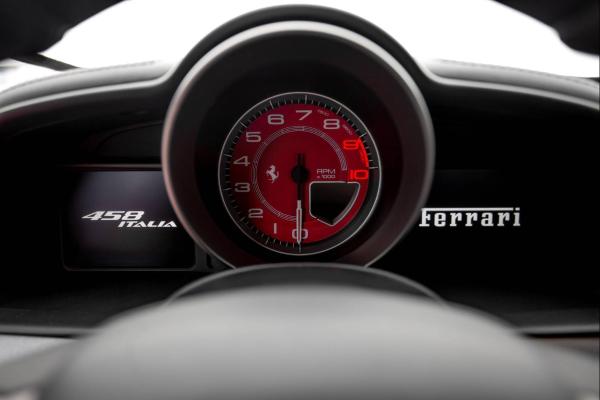 2010年10月法拉利4582011款45lcoupe