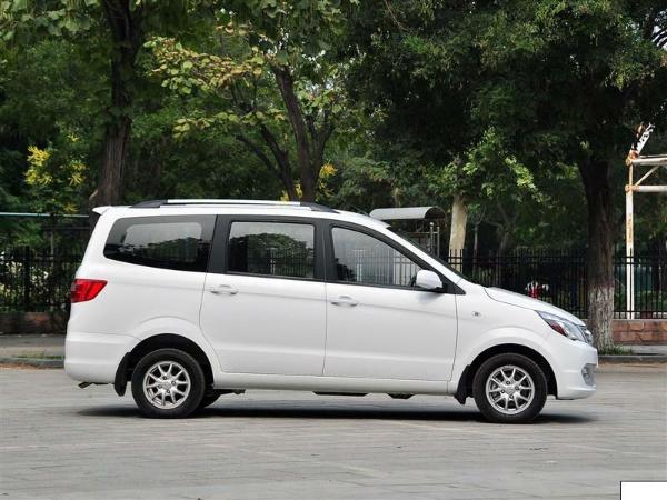 【北京】2015年10月 威旺 m20 1.5 实用型 白色