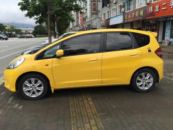 【丽水】2013年3月 本田 飞度 1.5 豪华版 黄色 自动档