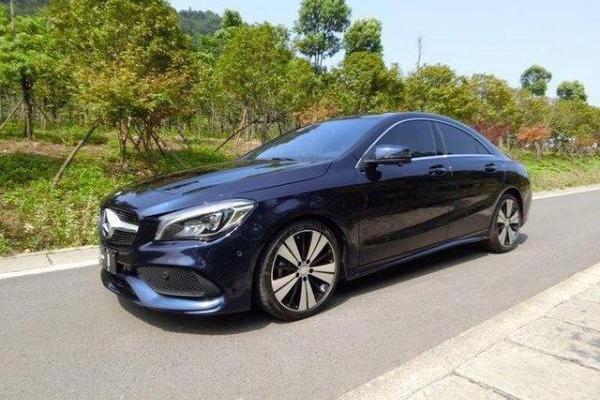 大图展示准新车,2017款,奔驰改款cla200,时尚型,17年6月上牌,才开5800