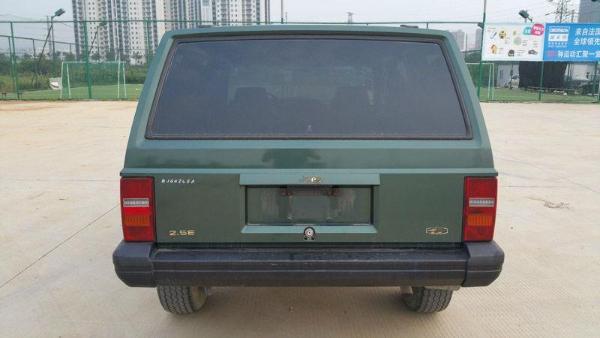 【镇江】2002年9月 jeep jeep2500 2.5 两驱版 绿色 手动挡