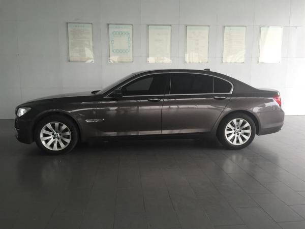 【枣庄】2014年1月 宝马 宝马7系 730li 臻享型 灰色 自动档