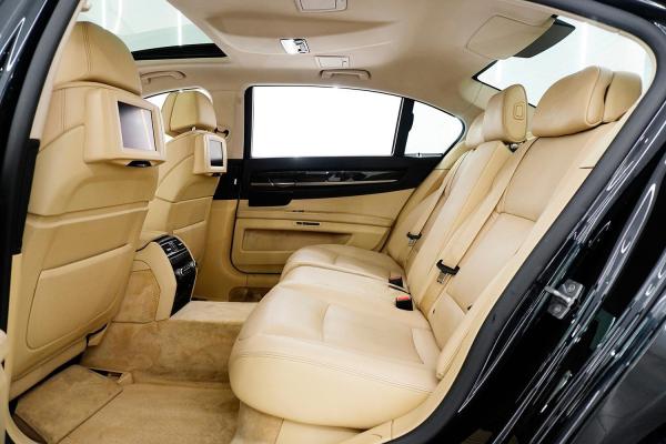 2012年2月宝马7系740li豪华型