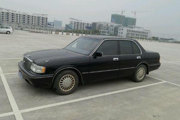 【桂林】2002年6月 丰田 皇冠 3.0 v6 黑色 自动档