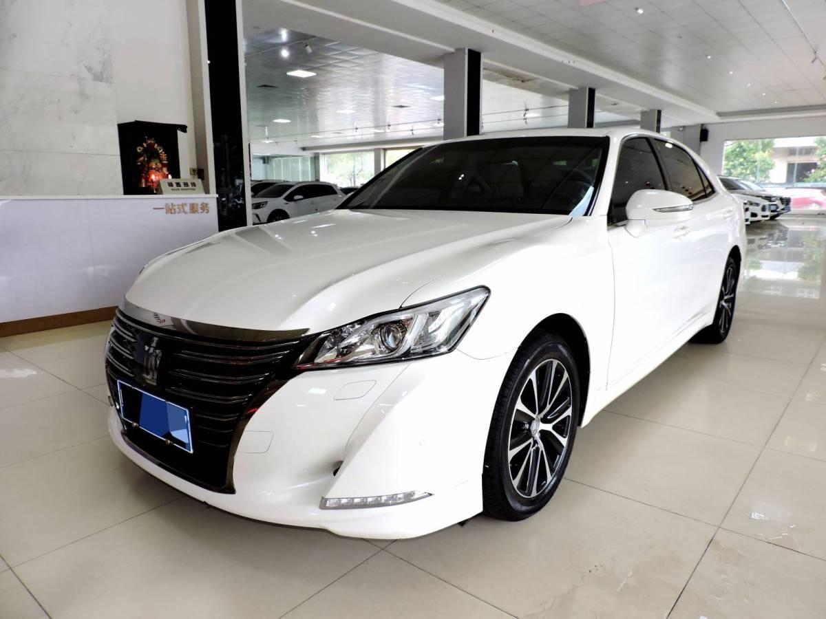 阳江2018年2月丰田皇冠2018款20t时尚版白色手自一体