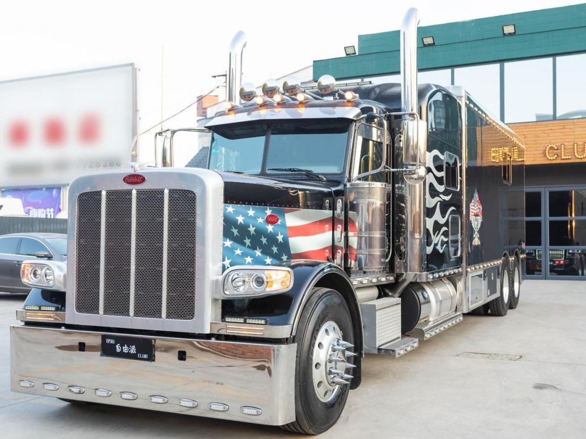 沈阳2018年8月peterbilt彼得比尔特擎天柱389黑色自动档