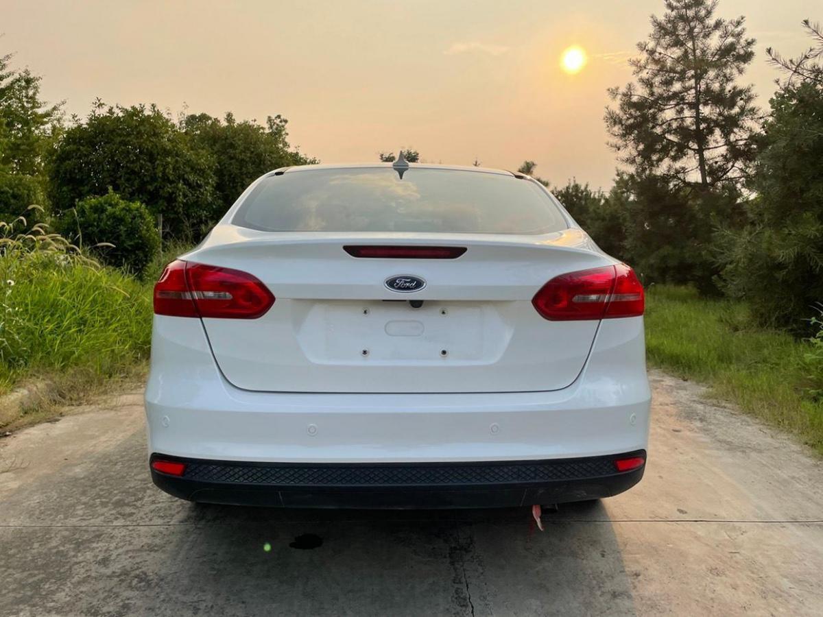 福特 福克斯 2017款 三厢 1.6l 自动风尚型智行版图片