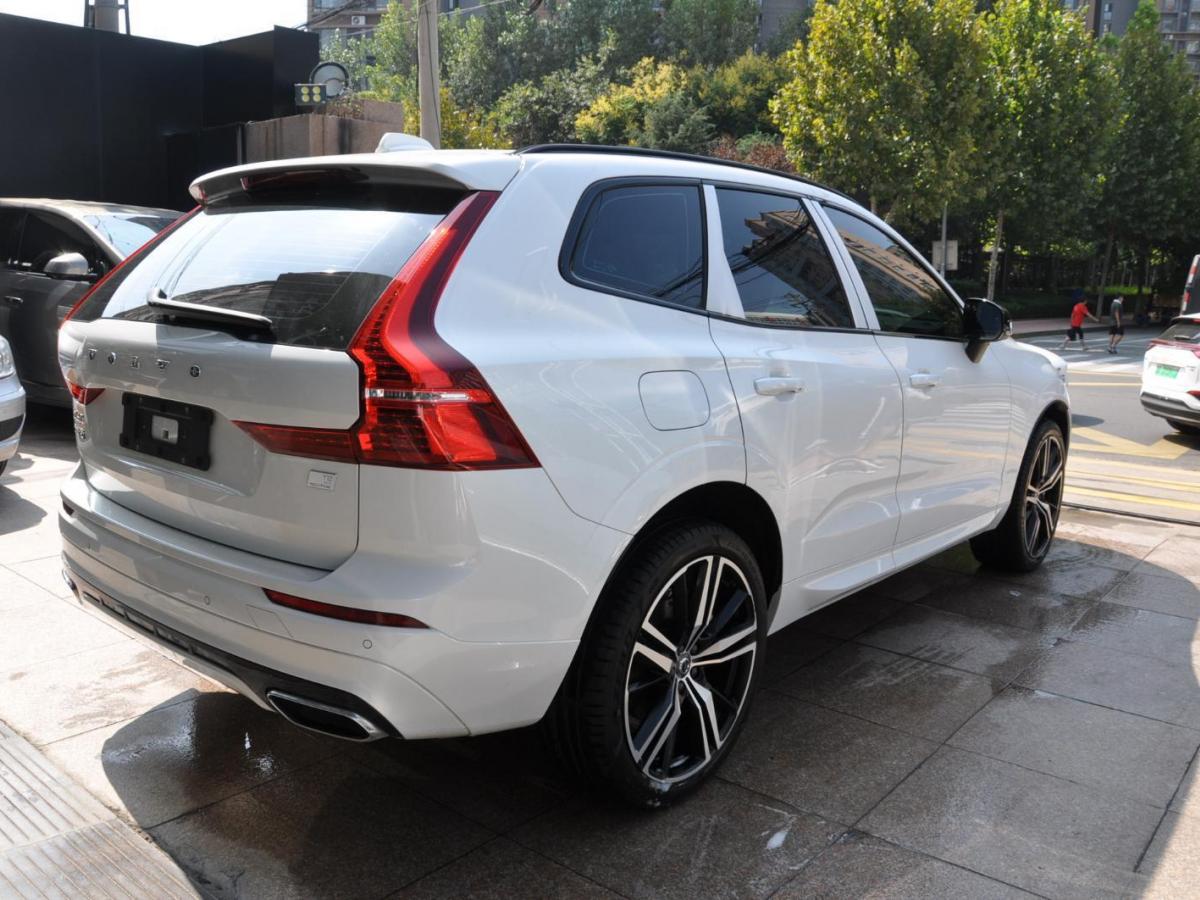 沃尔沃 xc60新能源  2021款 t8 e驱混动 智远运动版 白色 自动档对