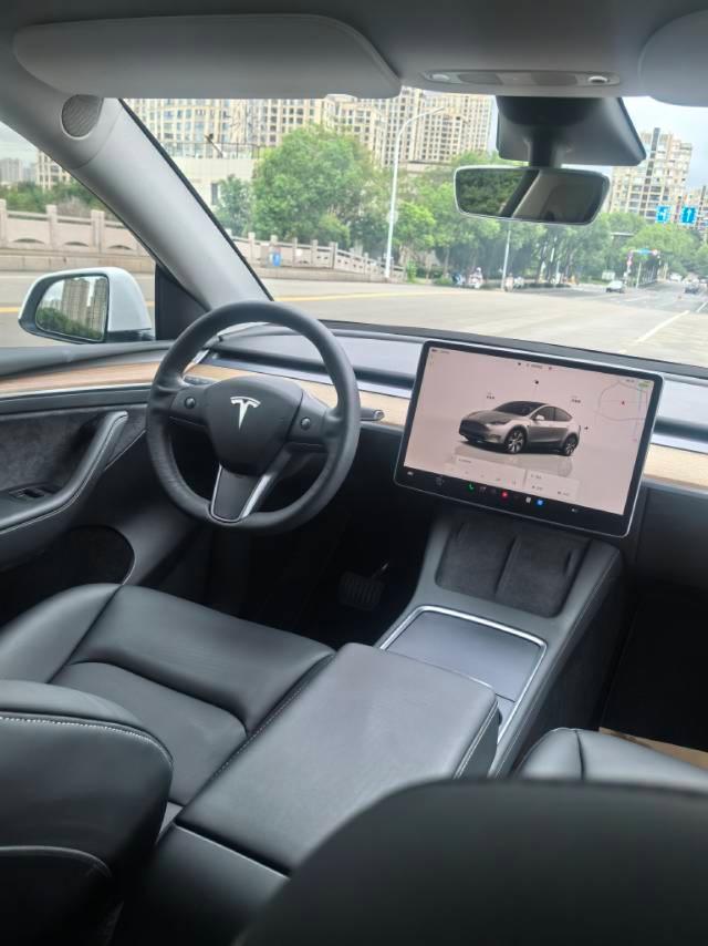 特斯拉 Model Y  2021款 改款 標(biāo)準(zhǔn)續(xù)航后驅(qū)升級(jí)版圖片