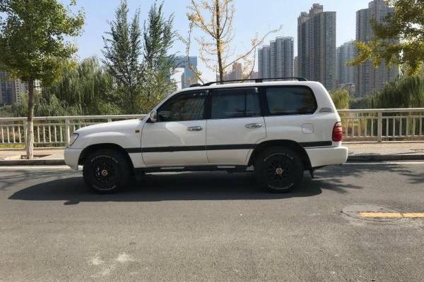 大图展示2003年丰田陆地巡洋舰(lc100),4500手动挡,车况极品,无任何