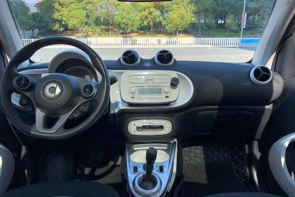 2016年3月smartfortwo2015款10l硬顶激情版