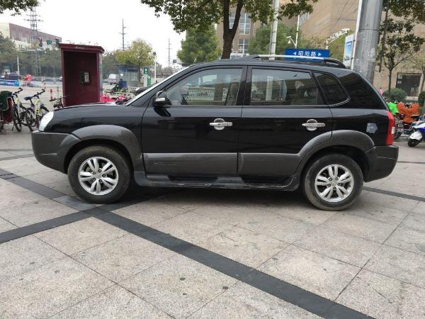 【泰州】2012年2月 现代 途胜 2.0 两驱舒适型 黑色 手动挡