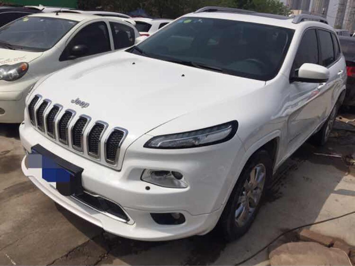 郑州2017年6月jeep自由光2017款24l卓越版白色自动档