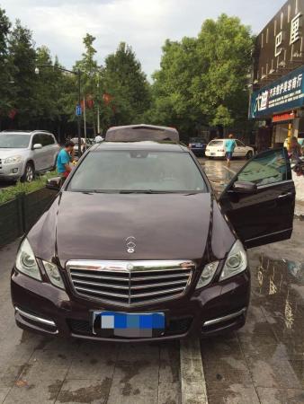 【杭州】2012年2月 奔驰 e级 e300 3.0优雅型豪华版 香槟色 手自一体