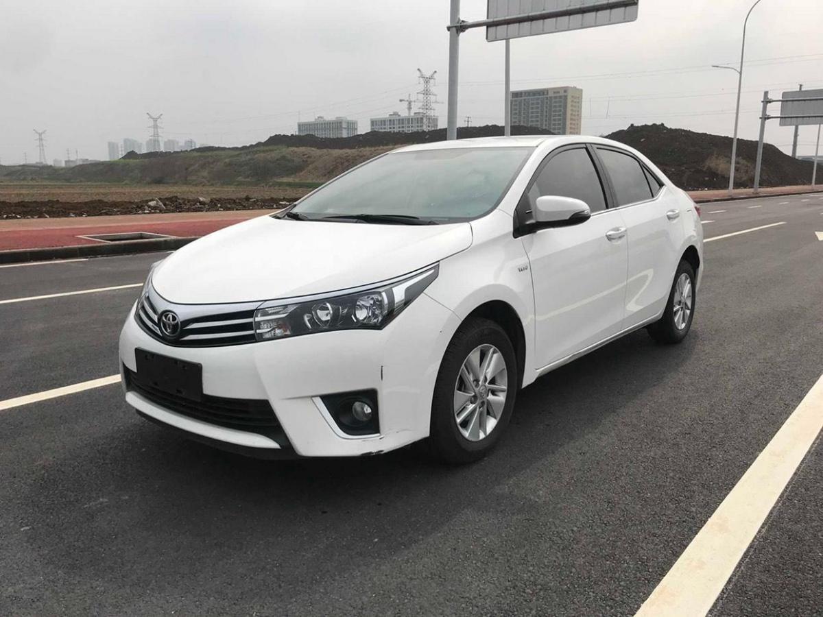 襄阳2017年6月丰田卡罗拉2017款16l手动gl白色手动挡