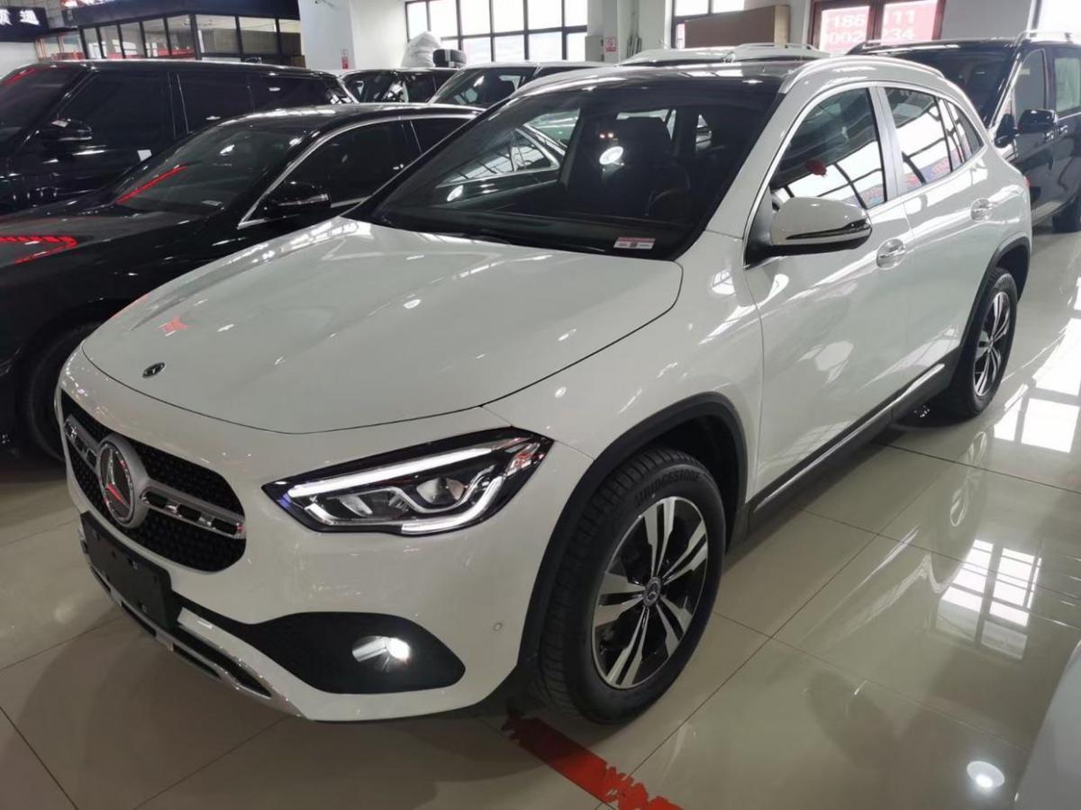 【临沂】2021年3月 奔驰 奔驰gla 2020款 gla 200 白色 自动档