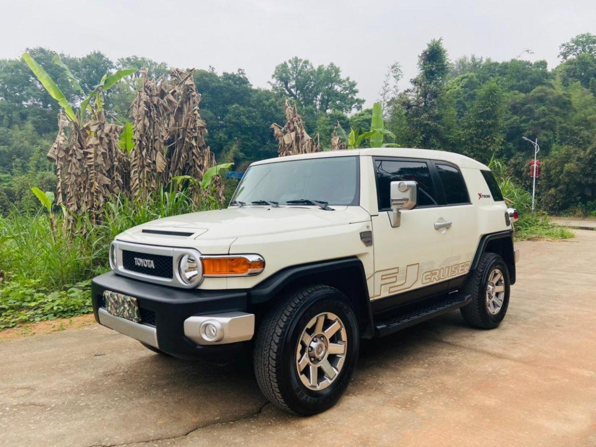 龙岩2020年3月丰田fj酷路泽2013款40l白色自动档