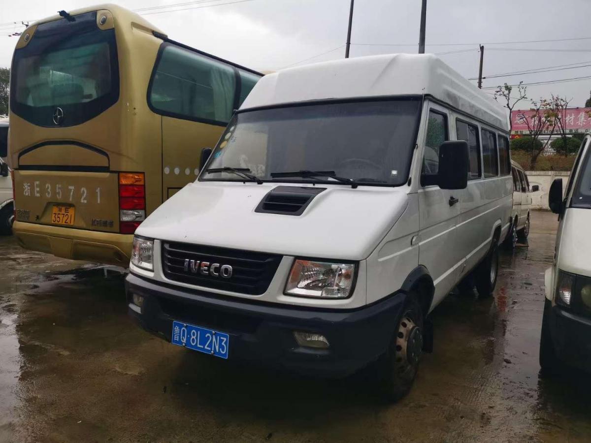【上海二手车】2018年5月_二手18年依维柯7座国五客车非营运_价格10.