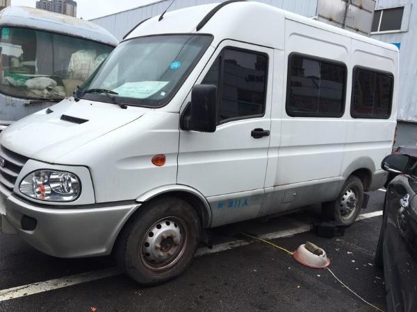 淮北2016年7月依维柯宝迪2007款a3928t柴油版10座白色手动挡