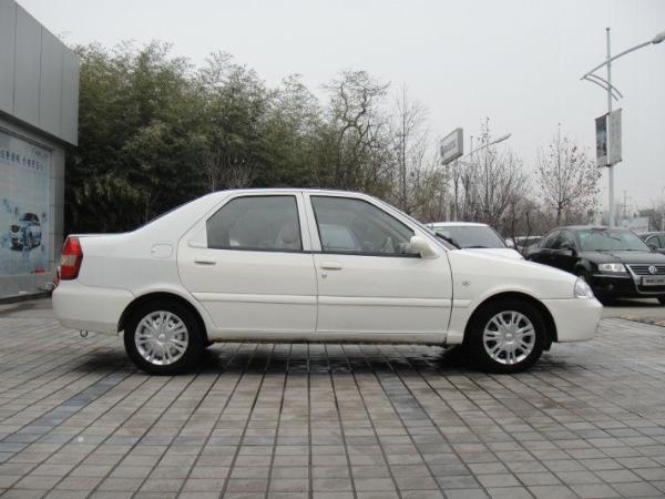 【潍坊】2007年5月 华普 朗风 1.5 白色 手动挡