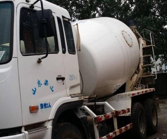 2011年5月二手水泥罐搅拌车低价出售