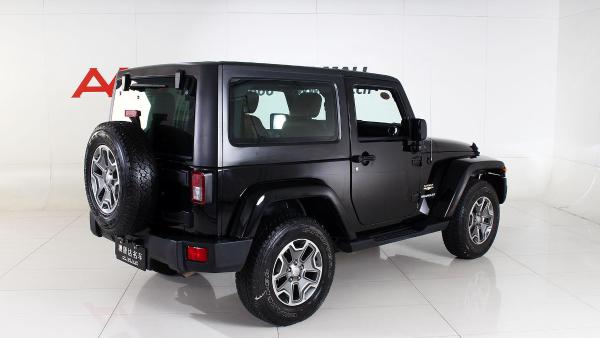 【深圳】2014年03月 jeep 牧马人 2012款 两门撒哈拉 黑色 自动档