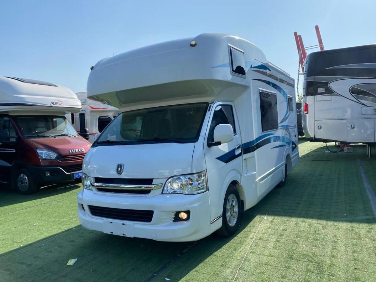 大连2016年12月华晨金杯房车白色手自一体