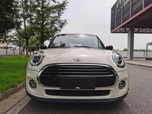 MINI MINI  2020款 1.5T COOPER 经典派 五门绝色版