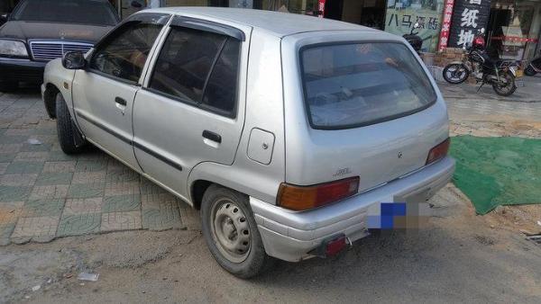 【厦门】2002年6月 一汽 佳宝t系列 2002款 夏利 tj7111bu 银灰 自动