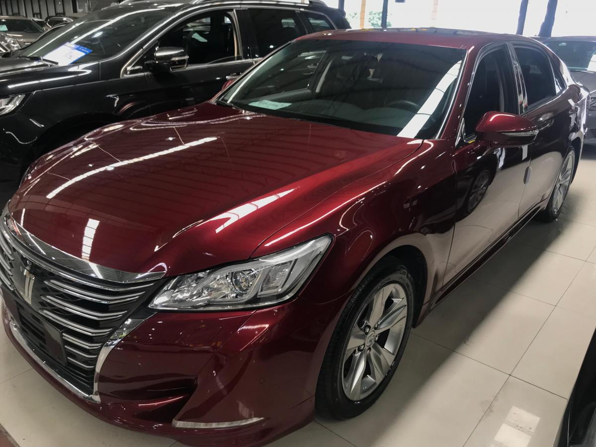 佛山2015年10月丰田皇冠2015款25l时尚限量版红色自动档