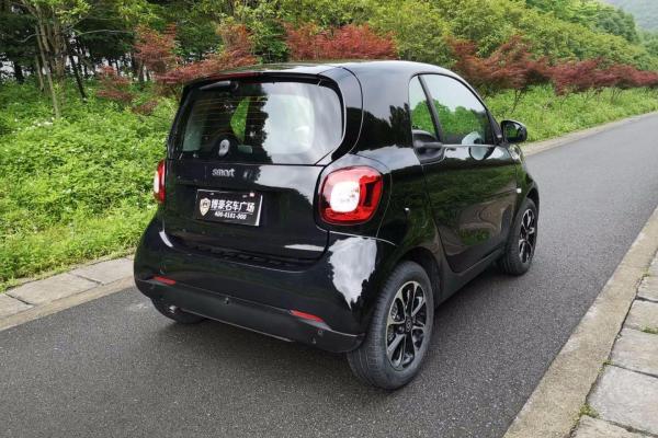 2017年12月smartfortwo2018款10l52千瓦硬頂激情版