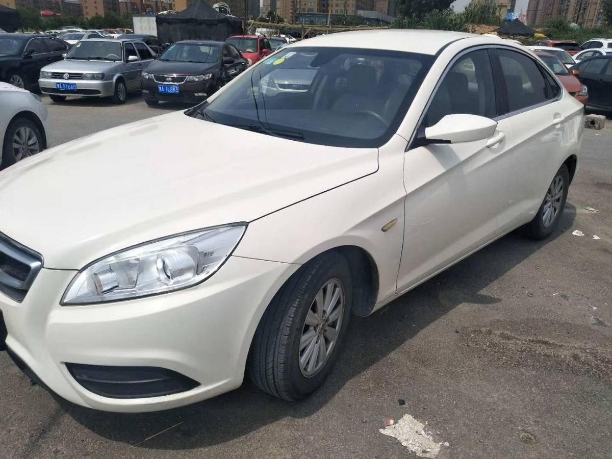 郑州2014年11月北汽绅宝d502014款15l手动标准版白色自动档