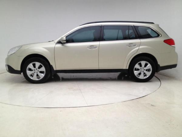 【济南】2010年10月 斯巴鲁 傲虎 香槟色 自动档