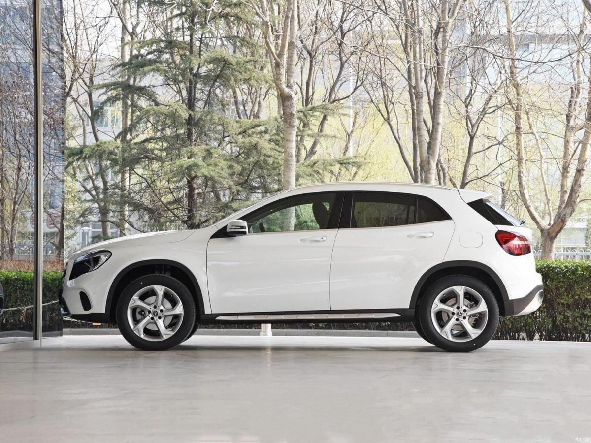 台州2018年9月奔驰奔驰gla2018款gla200动感型白色自动档