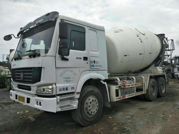 2011年9月豪沃水泥搅拌罐车