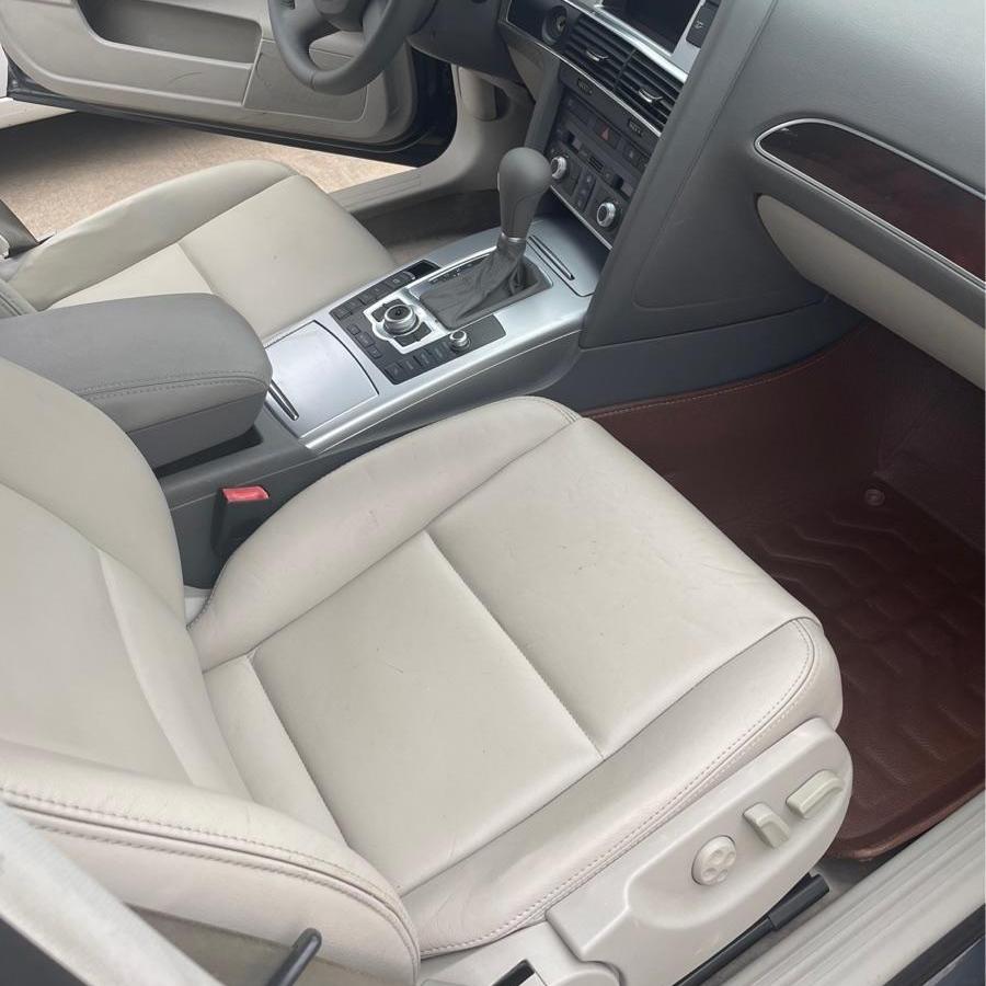 【扬州】2010年8月 奥迪 奥迪a6l 2010款 2.0 tfsi 自动标准型 自动档