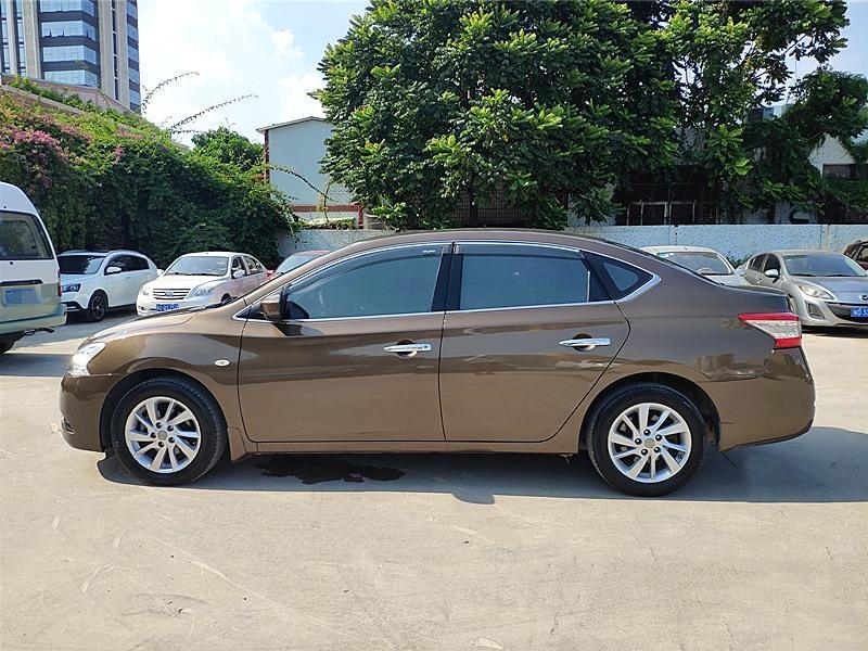 2013年日产轩逸1.6自动挡豪华版棕色图片