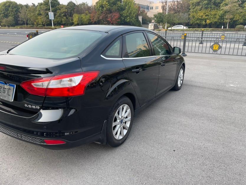 福特 福克斯  2012款 三厢 1.6l 自动尊贵型图片