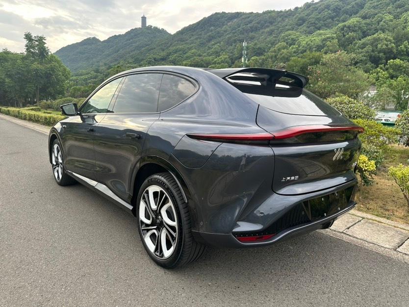 智己 智己LS7  2023款 100kWh Lux后驅(qū)版圖片