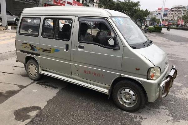 2003年6月五菱五菱之光2003款11基本型58座