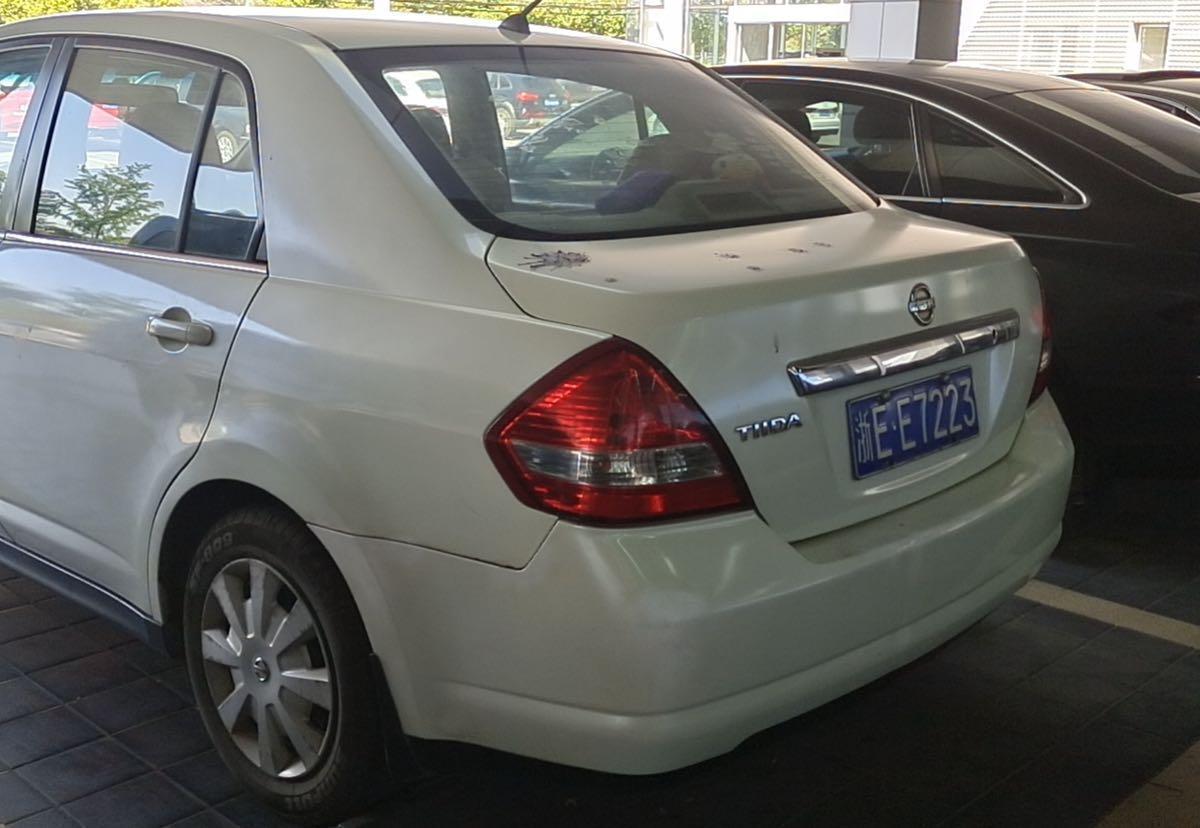 湖州2006年6月日产颐达2006款16jmt白色手动挡