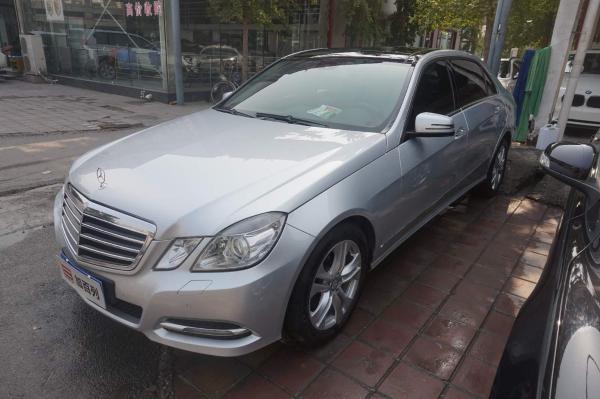 【北京】2011年3月 奔驰 e级 2011款 e300 l 3.0 尊贵型 银灰 自动档