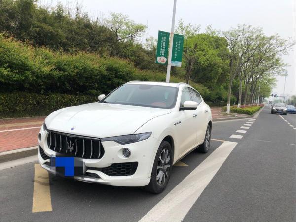 玛莎拉蒂 Levante  2018款 3.0T 350Hp 豪华杰尼亚版