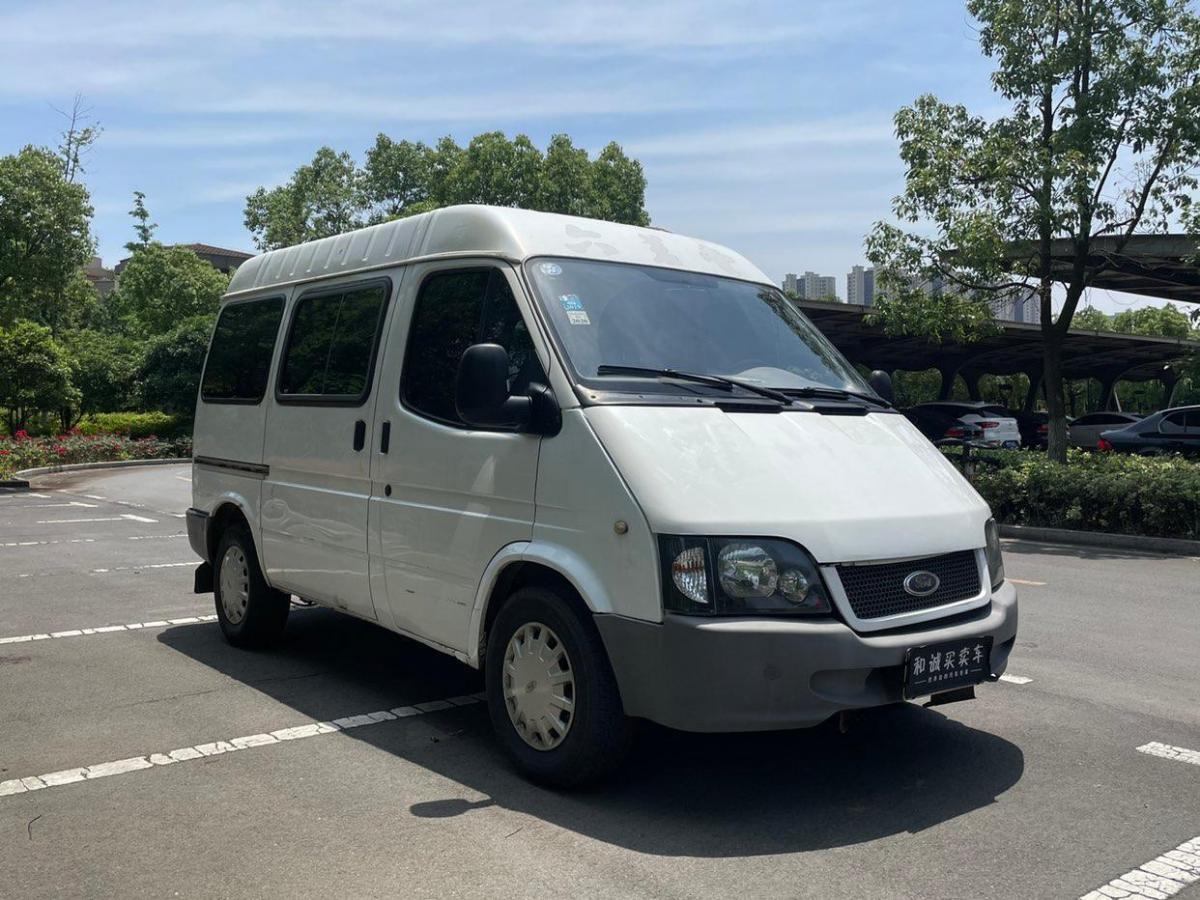 8t柴油多功能型短轴低顶jx493zlq3a 手动挡