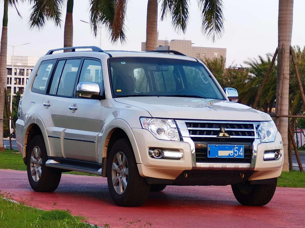 三菱 帕杰罗 2020款 典藏版 3.0l 自动尊贵越野版图片