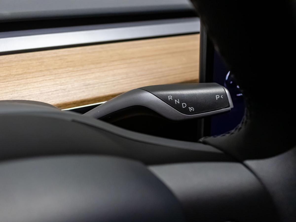 特斯拉 model y 标准续航后驱升级版图片