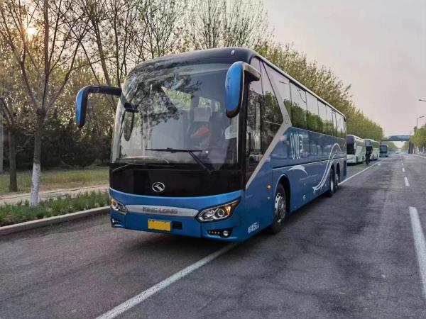 国五后掉轮56座旅游客运金龙6135型客车