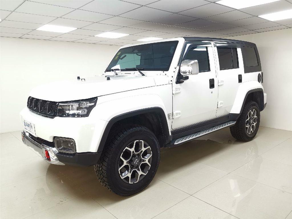 郑州2018年8月北汽bj402018款plus23t自动四驱旗舰版白色自动档